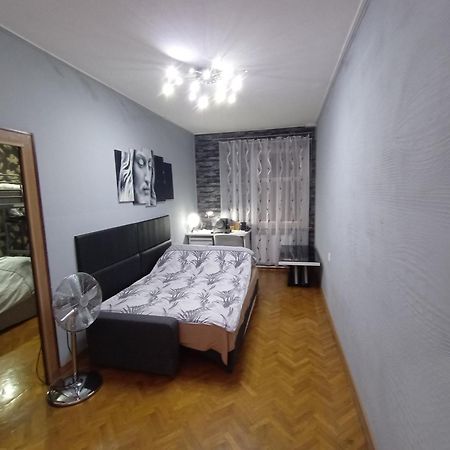 Apartament Venge -Cale Mieszkanie 46M2 Na Wylacznosc - Z Jedna Sypialnia I Jednym Sypialno-Salonem -3 Pietro Bez Windy- Rezerwacja Bez Karty Kredytowej-Klimatyzacja-Netflix-2 Lozeczka Dzieciece- Bezplatny Parking Publiczny Wroclaw Exterior photo