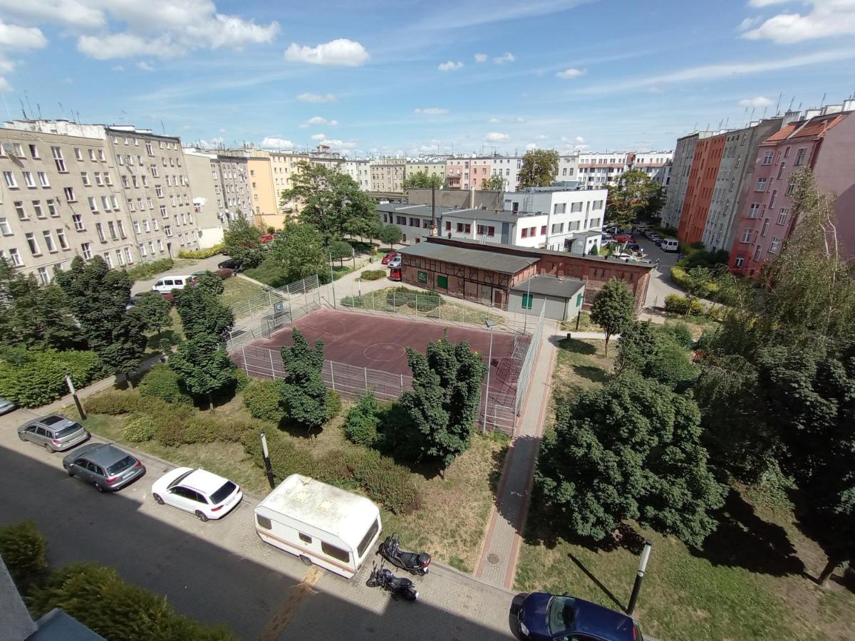 Apartament Venge -Cale Mieszkanie 46M2 Na Wylacznosc - Z Jedna Sypialnia I Jednym Sypialno-Salonem -3 Pietro Bez Windy- Rezerwacja Bez Karty Kredytowej-Klimatyzacja-Netflix-2 Lozeczka Dzieciece- Bezplatny Parking Publiczny Wroclaw Exterior photo