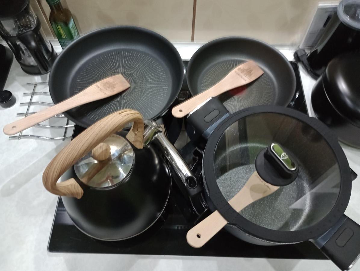 Apartament Venge -Cale Mieszkanie 46M2 Na Wylacznosc - Z Jedna Sypialnia I Jednym Sypialno-Salonem -3 Pietro Bez Windy- Rezerwacja Bez Karty Kredytowej-Klimatyzacja-Netflix-2 Lozeczka Dzieciece- Bezplatny Parking Publiczny Wroclaw Exterior photo