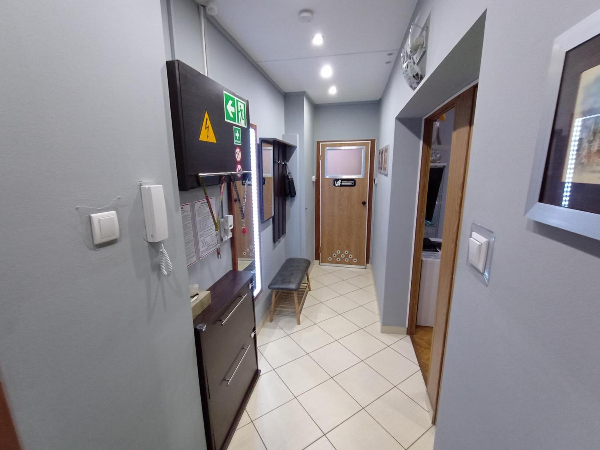 Apartament Venge -Cale Mieszkanie 46M2 Na Wylacznosc - Z Jedna Sypialnia I Jednym Sypialno-Salonem -3 Pietro Bez Windy- Rezerwacja Bez Karty Kredytowej-Klimatyzacja-Netflix-2 Lozeczka Dzieciece- Bezplatny Parking Publiczny Wroclaw Exterior photo