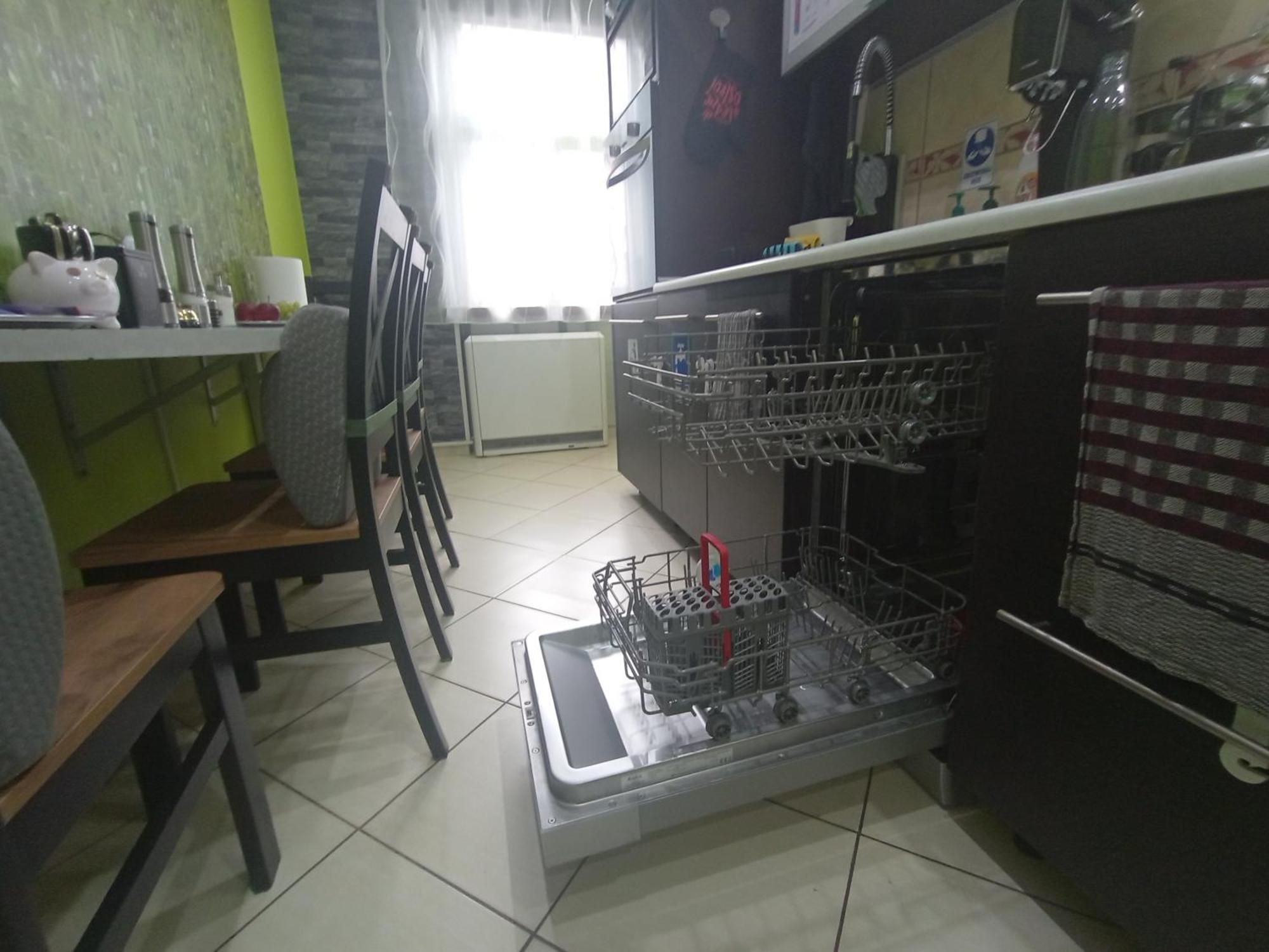 Apartament Venge -Cale Mieszkanie 46M2 Na Wylacznosc - Z Jedna Sypialnia I Jednym Sypialno-Salonem -3 Pietro Bez Windy- Rezerwacja Bez Karty Kredytowej-Klimatyzacja-Netflix-2 Lozeczka Dzieciece- Bezplatny Parking Publiczny Wroclaw Exterior photo