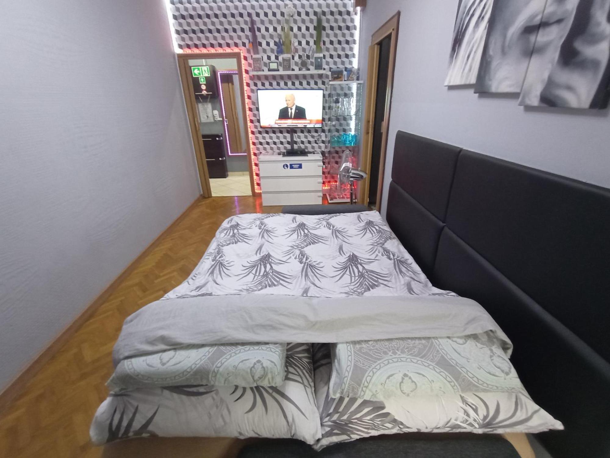 Apartament Venge -Cale Mieszkanie 46M2 Na Wylacznosc - Z Jedna Sypialnia I Jednym Sypialno-Salonem -3 Pietro Bez Windy- Rezerwacja Bez Karty Kredytowej-Klimatyzacja-Netflix-2 Lozeczka Dzieciece- Bezplatny Parking Publiczny Wroclaw Exterior photo